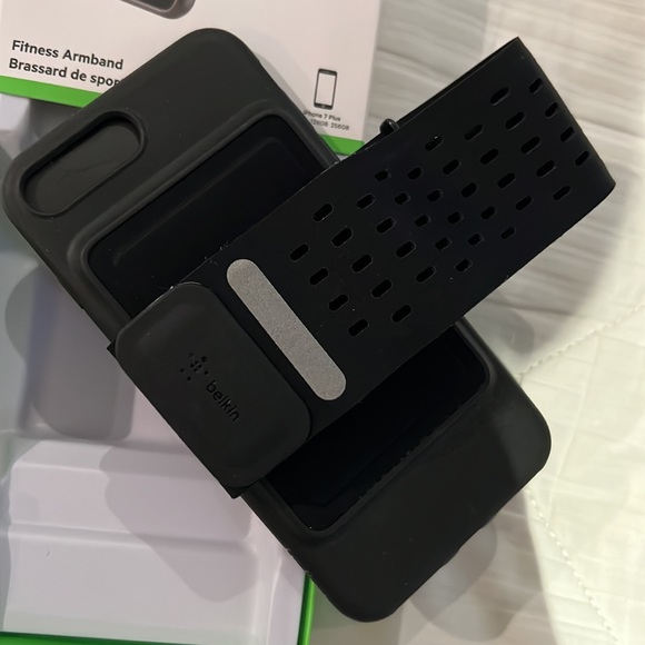 Belkin fitness armband gentle used a few times. - Picture 4 of 8
